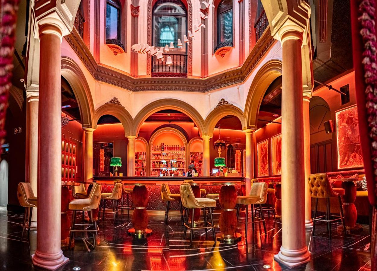 Hotel Lobby Seville Exterior photo The bar at the nightclub