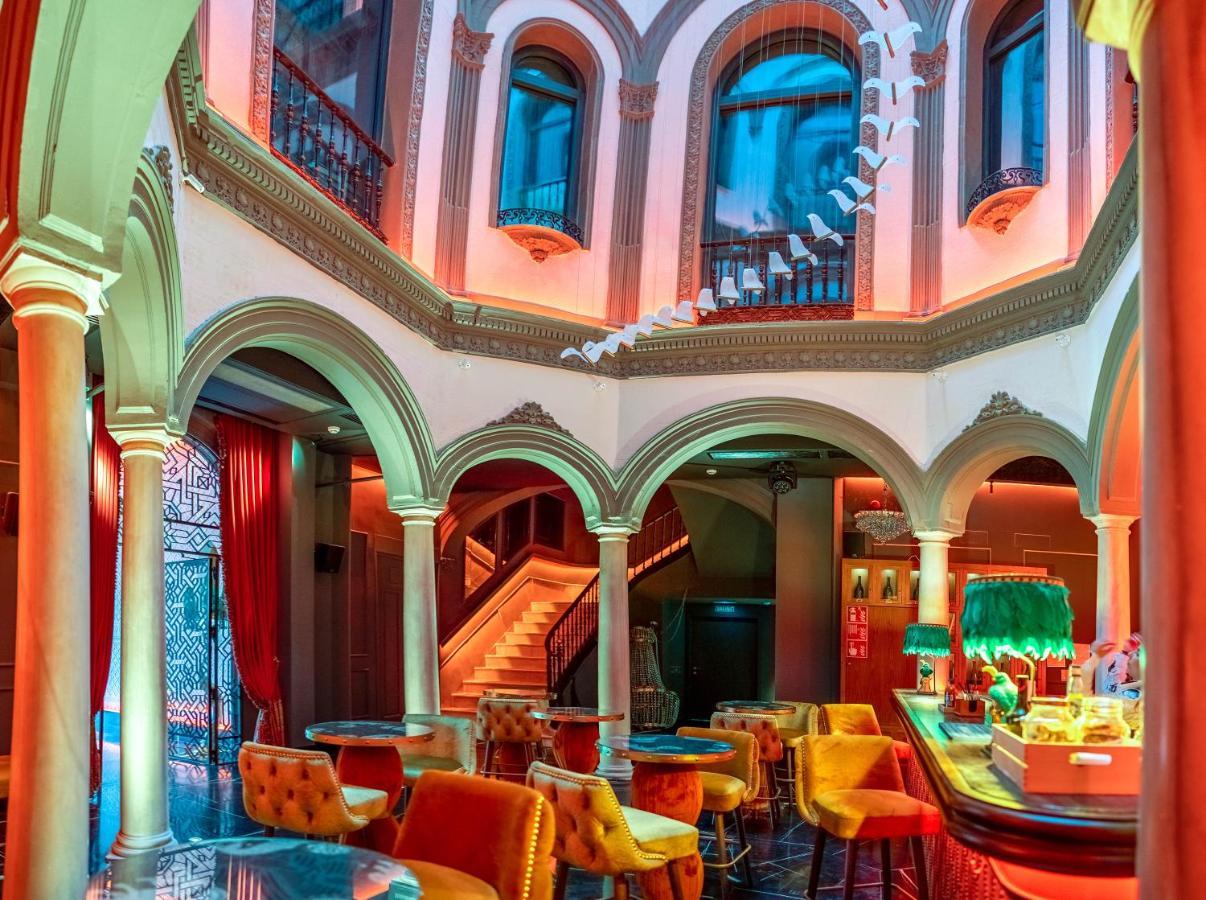 Hotel Lobby Seville Exterior photo The interior of the nightclub