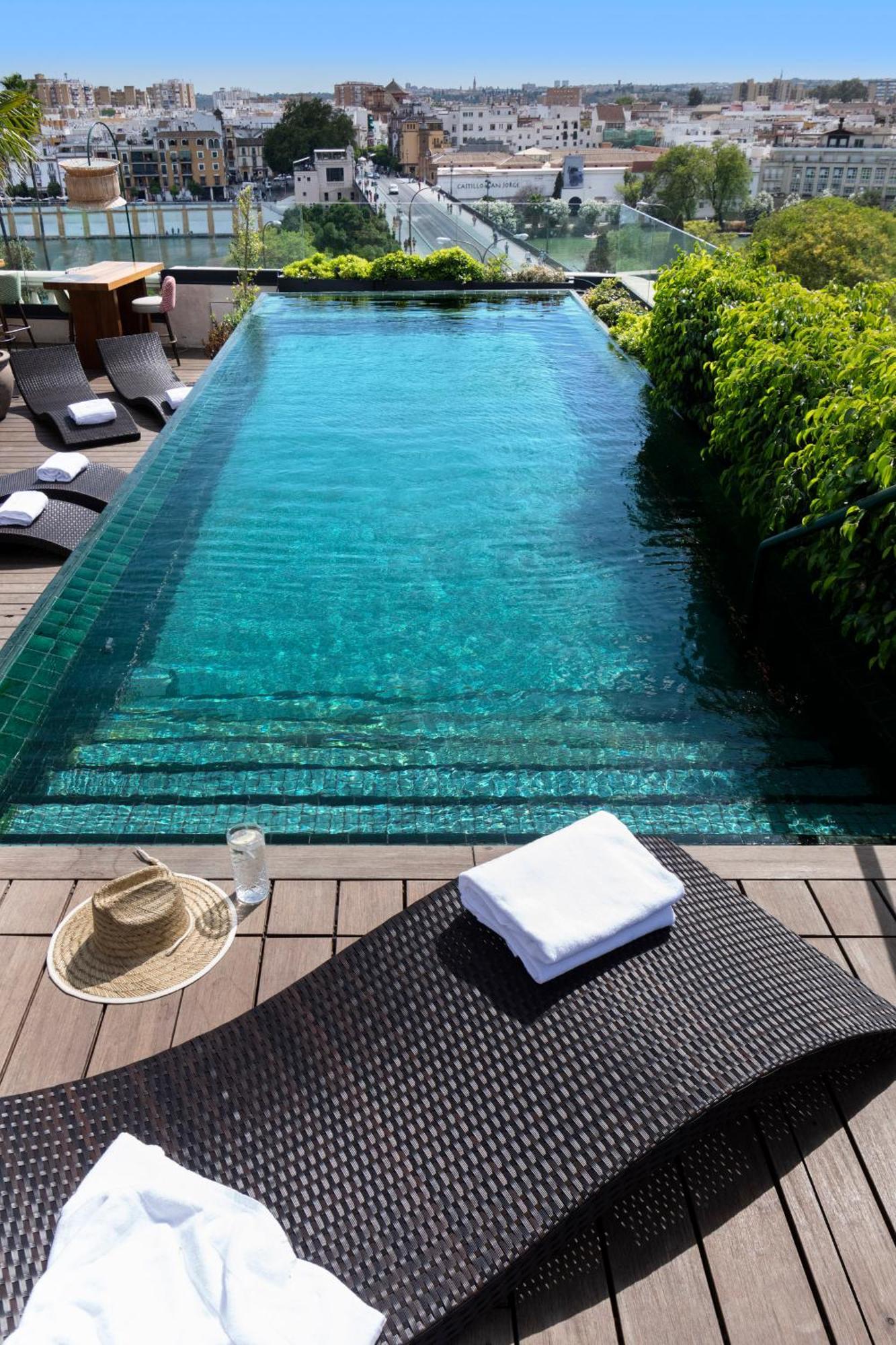 Hotel Lobby Seville Exterior photo Infinity pool at the Mandarin Oriental, Bangkok