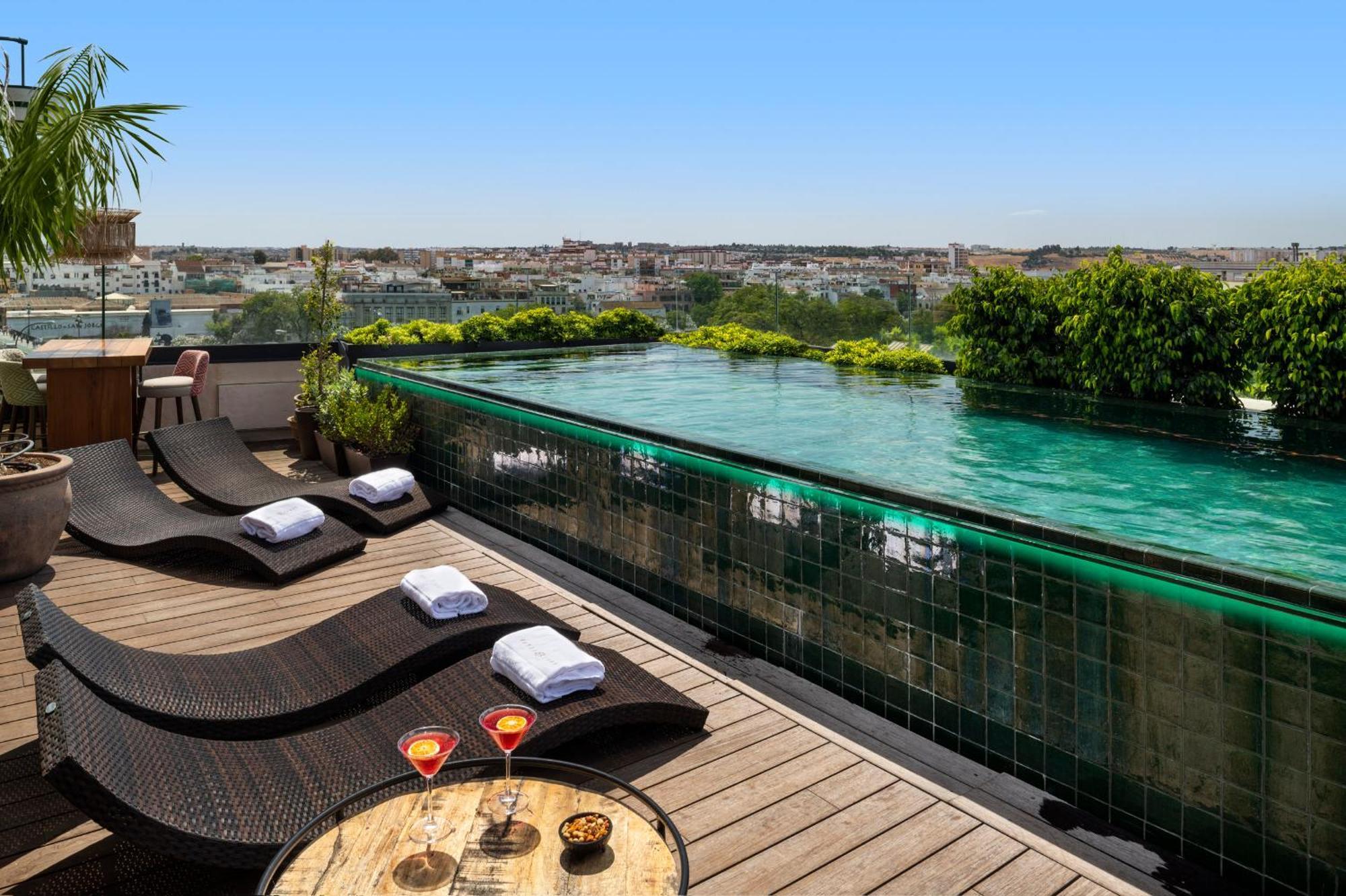 Hotel Lobby Seville Exterior photo Rooftop pool