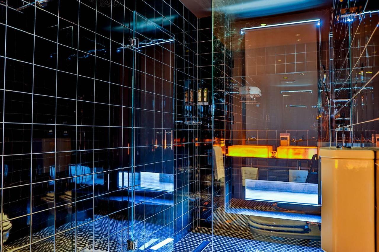 Hotel Lobby Seville Exterior photo Bathroom